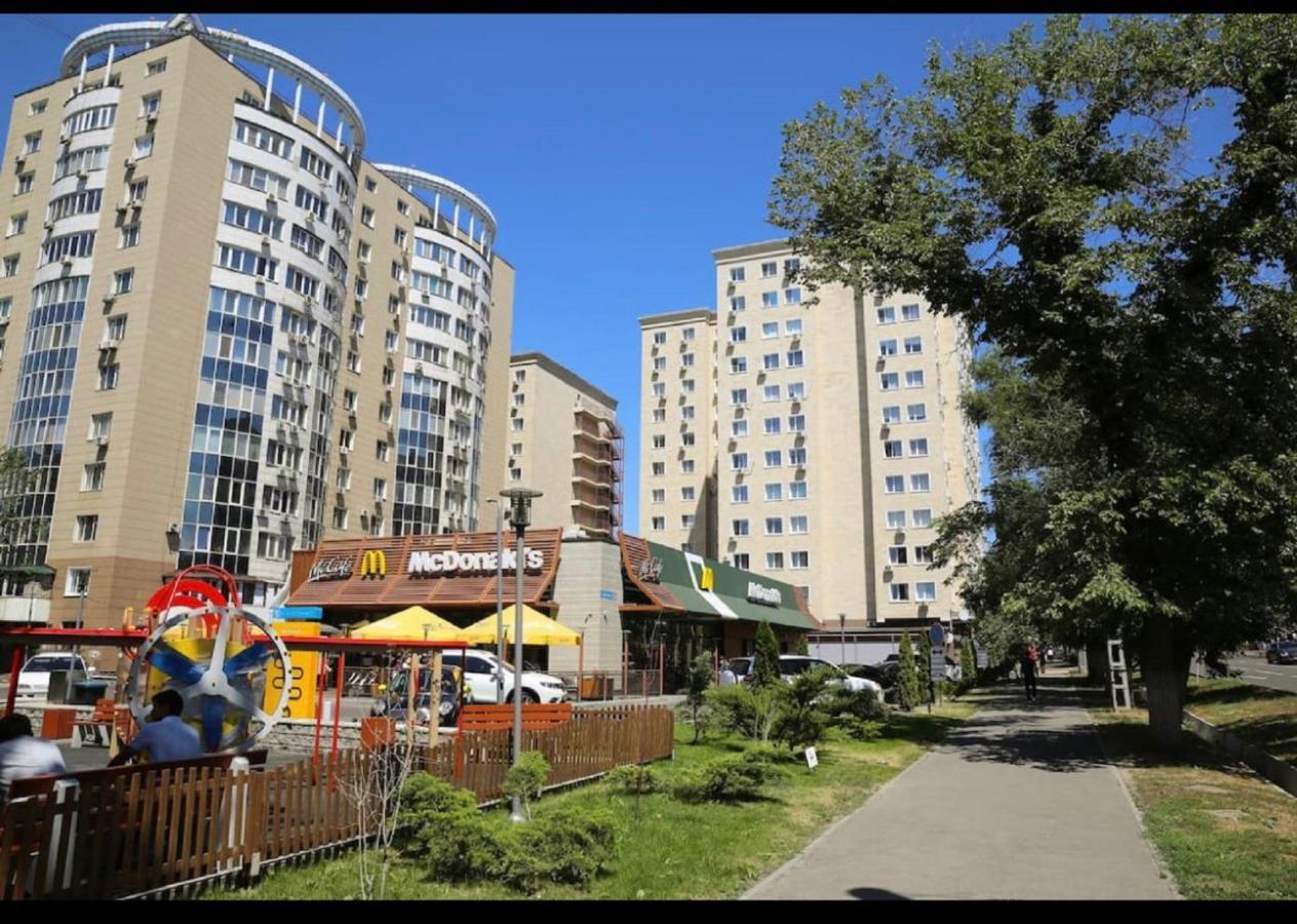 Апартаменты Студия NEW YORK в самом центре города Алматы Экстерьер фото